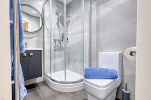 Ensuite- click for photo gallery